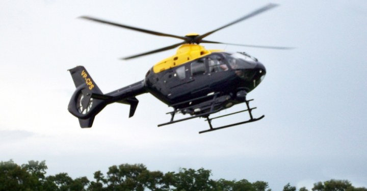 Precisa-se de pilotos para esse helicóptero. Topa ?