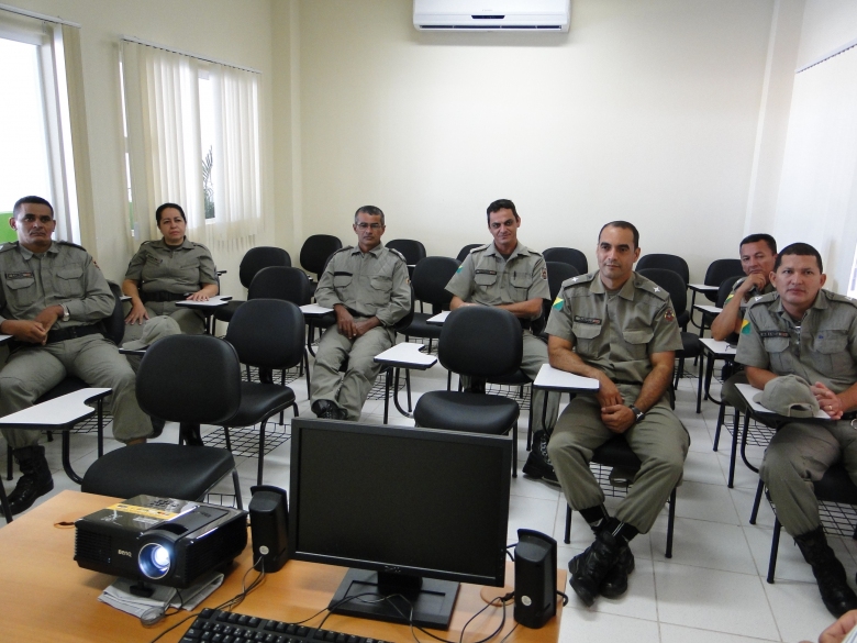 O treinamento dos oficiais esclarece dúvidas sobre as situações em que pode ser acionado o uso do helicóptero (Foto: Assessoria Sesp)