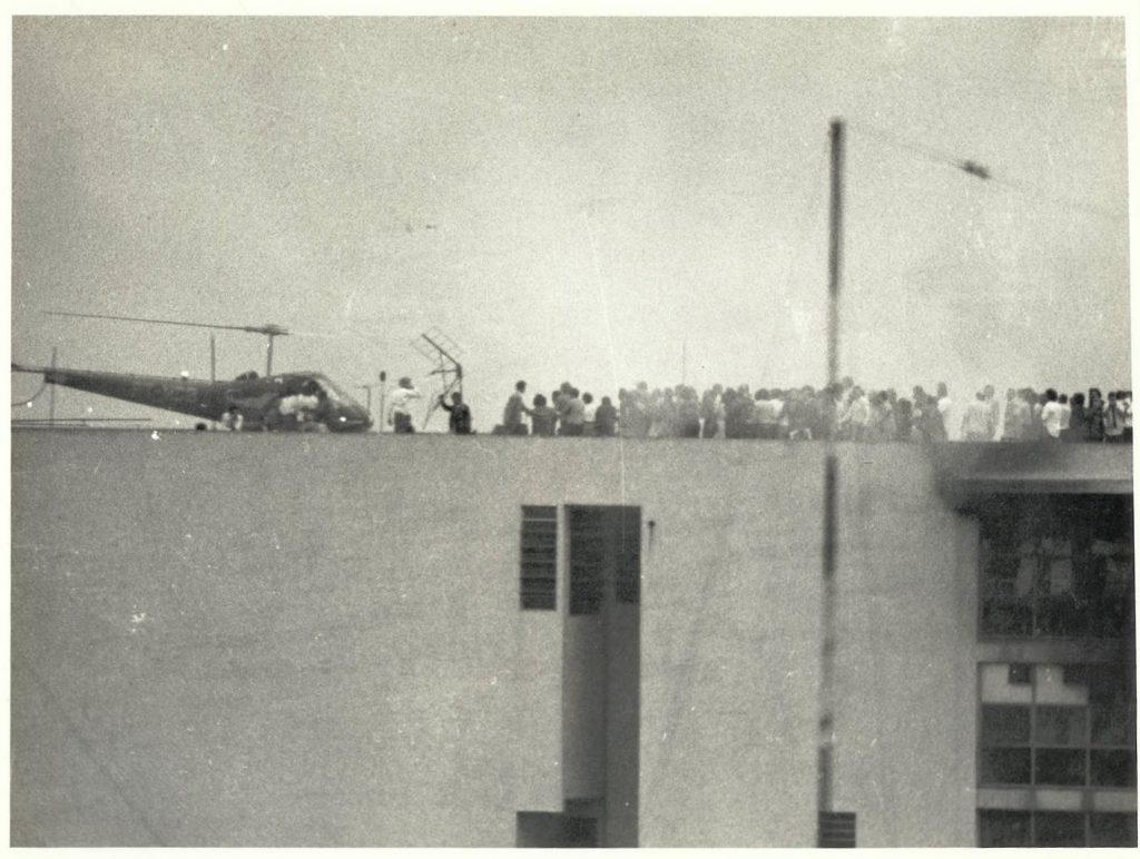 Cláudio Finatti da Anhembi Aviação estava no Campo de Marte na hora do incêndio, pilotando o helicóptero PT-HCB, um Enstron F28-A. Foto: Agência Estado. Cláudio Finatti da Anhembi Aviação estava no Campo de Marte na hora do incêndio, pilotando o helicóptero PT-HCB, um Enstron F28-A. Foto: Agência Estado.