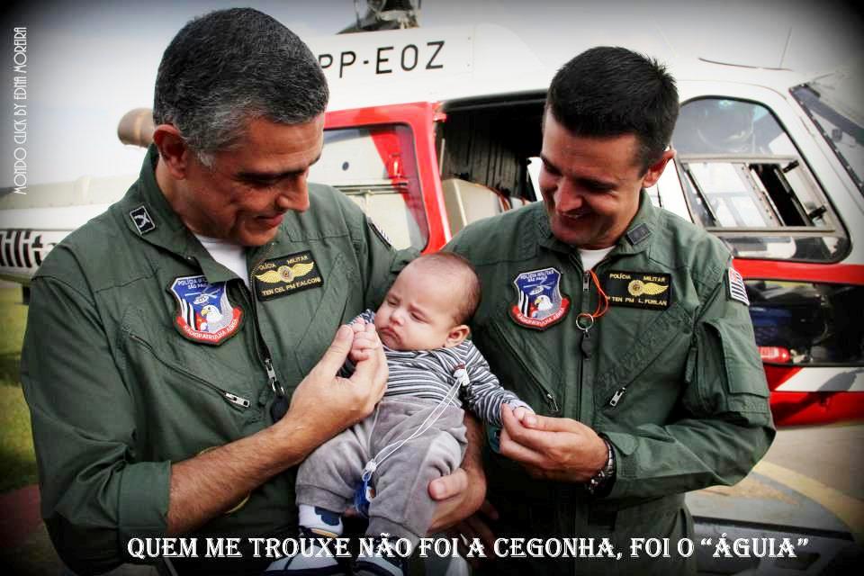 Ten Cel Falconi, Ten Furlan e o pequenino Lorenzo. Foto: Edna Moreira.