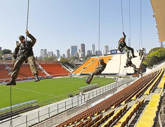 policiais fazem treinamento para copa