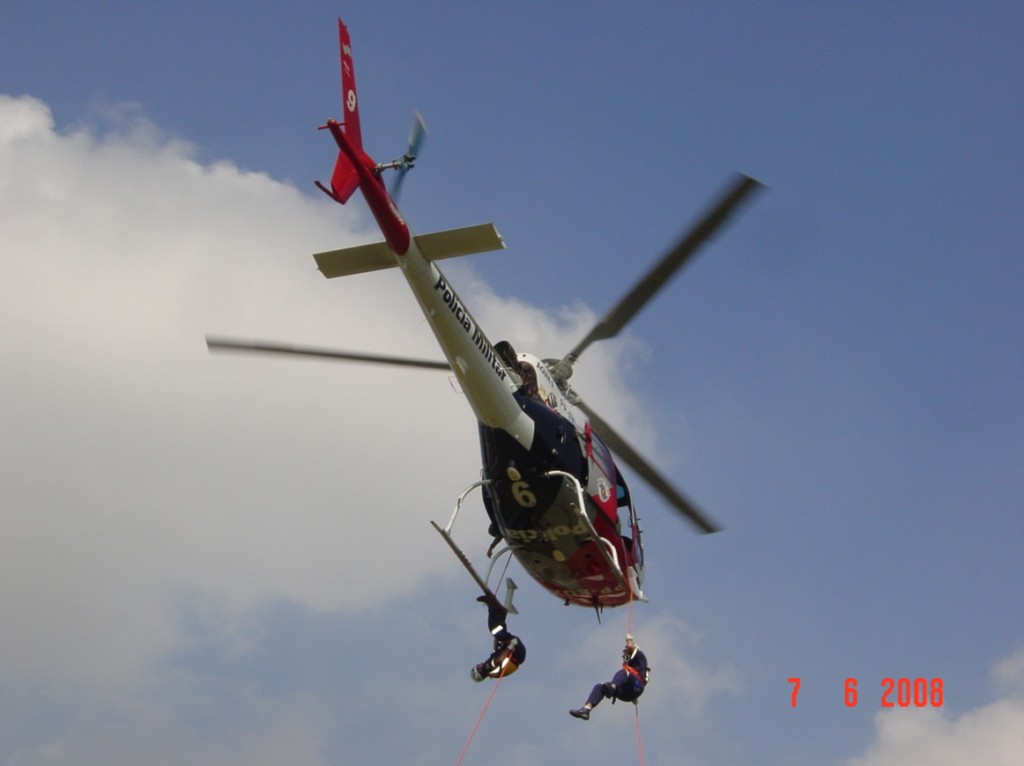 Treinamento de descida de rapel da aeronave