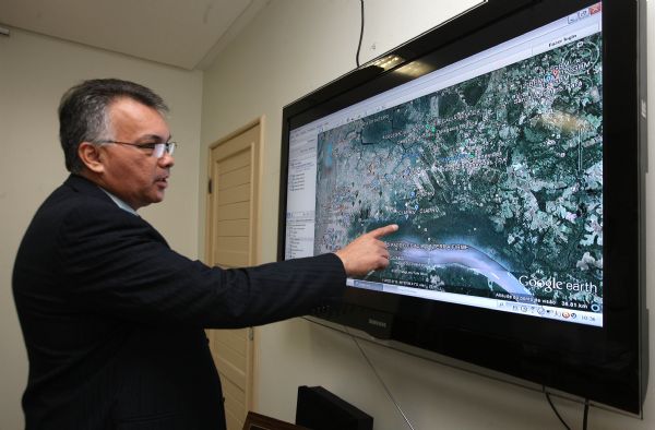 O coronel PM Mário Solano explica que as aeronaves têm autonomia de voo suficiente para cobrir todo o território do Estado. Foto: Cláudio Santos/ Ag. Pará.