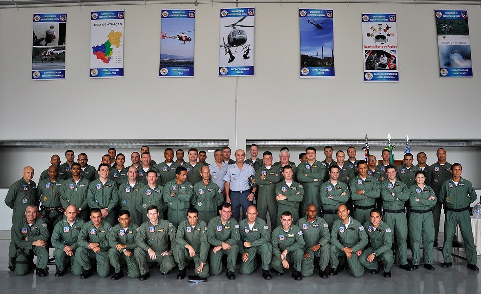 Comandante Geral da PM e efetivo do Grupamento de Radiopatrulha Aérea durante a inauguração do novo hangar. Foto: Nascimento Ferr. efetivo piracicaba nascimento Ferr1