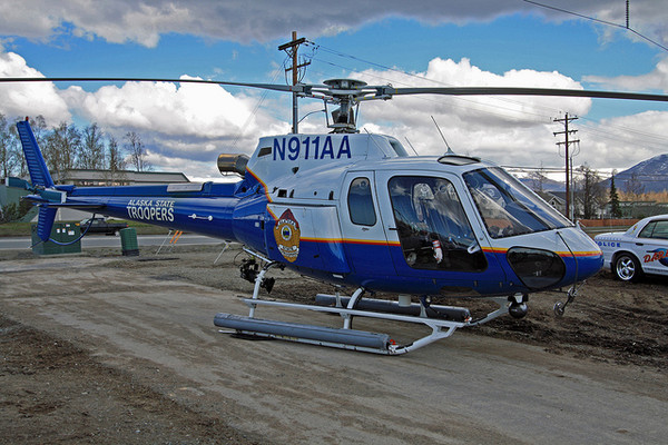 Modelo semelhante ao helicóptero da Polícia que caiu sábado, 30 de março, 2013, matando dois membros da ASP e um snowmobile resgatado. Crédito da foto: Polícia do Estado de Alasca alasca