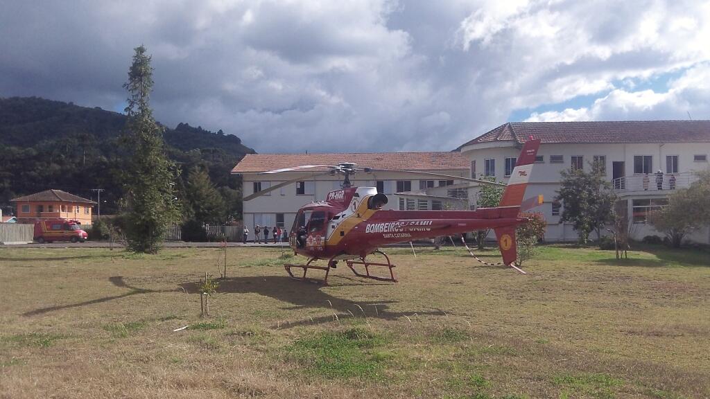 Acidente grave com ônibus e múltiplas vítimas