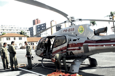 Em dois anos e meio, de janeiro de 2011 a julho de 2013, o Grupamento Aeropolicial e Resgate Aéreo (GRAER) do Governo do Estado salvou 300 vidas, com a remoção ou o resgate de pessoas que precisaram de atendimento médico de urgência. Foto: Osvaldo Ribeiro/Secs.