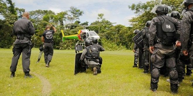 Policiais são instruídos sobre embarque e desembarque (Foto: Diego Gurgel/Secom) trinamento