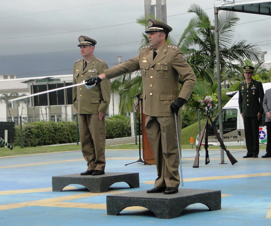 Quem fica responsável pela tripulação do helicóptero Águia a partir de agora é o major Alessandro José Machado. Ele entrou para a equipe em 2001, e soma 7.000 horas de voo.