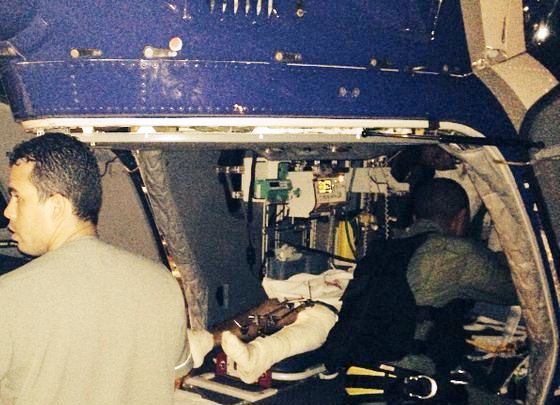 Transporte aeromédico do PM. Foto: Maj PMBA Alexandre Augusto. 2014