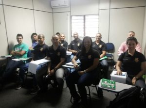 Futuros pilotos de helicóptero já na sala de aula da EFAI no dia 11/08. piloto21