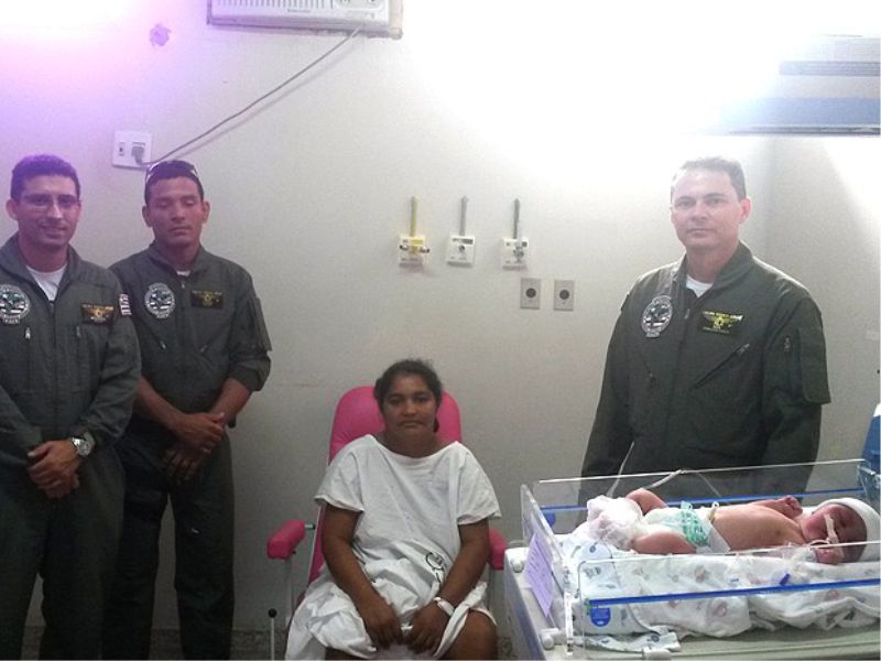 mae_da_luz_em_helicopetoro_no_maranha_pm_aero_