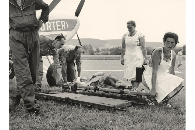 A Rega operava no início com ajuda de voluntários. Cena de treinamento em 1961/1962. 017-rega-online