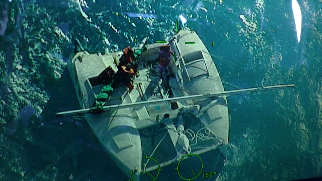 Helicóptero da Ciopaer localiza grupo à deriva em alto mar no litoral cearense