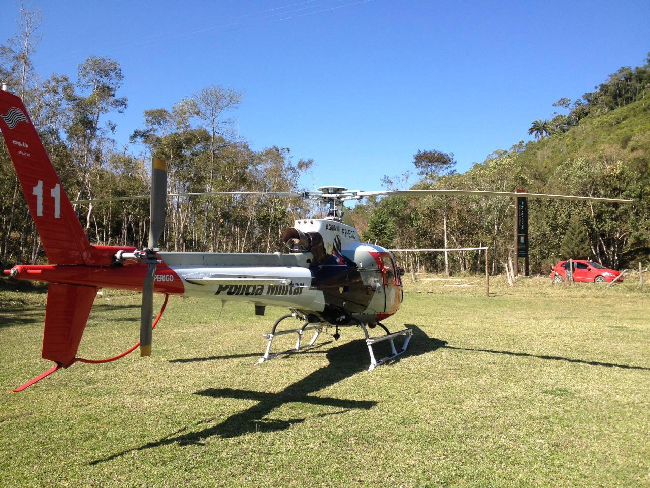 GRPAe/SP: Águia 11 apoia Corpo de Bombeiros em ocorrência de acidente motociclístico