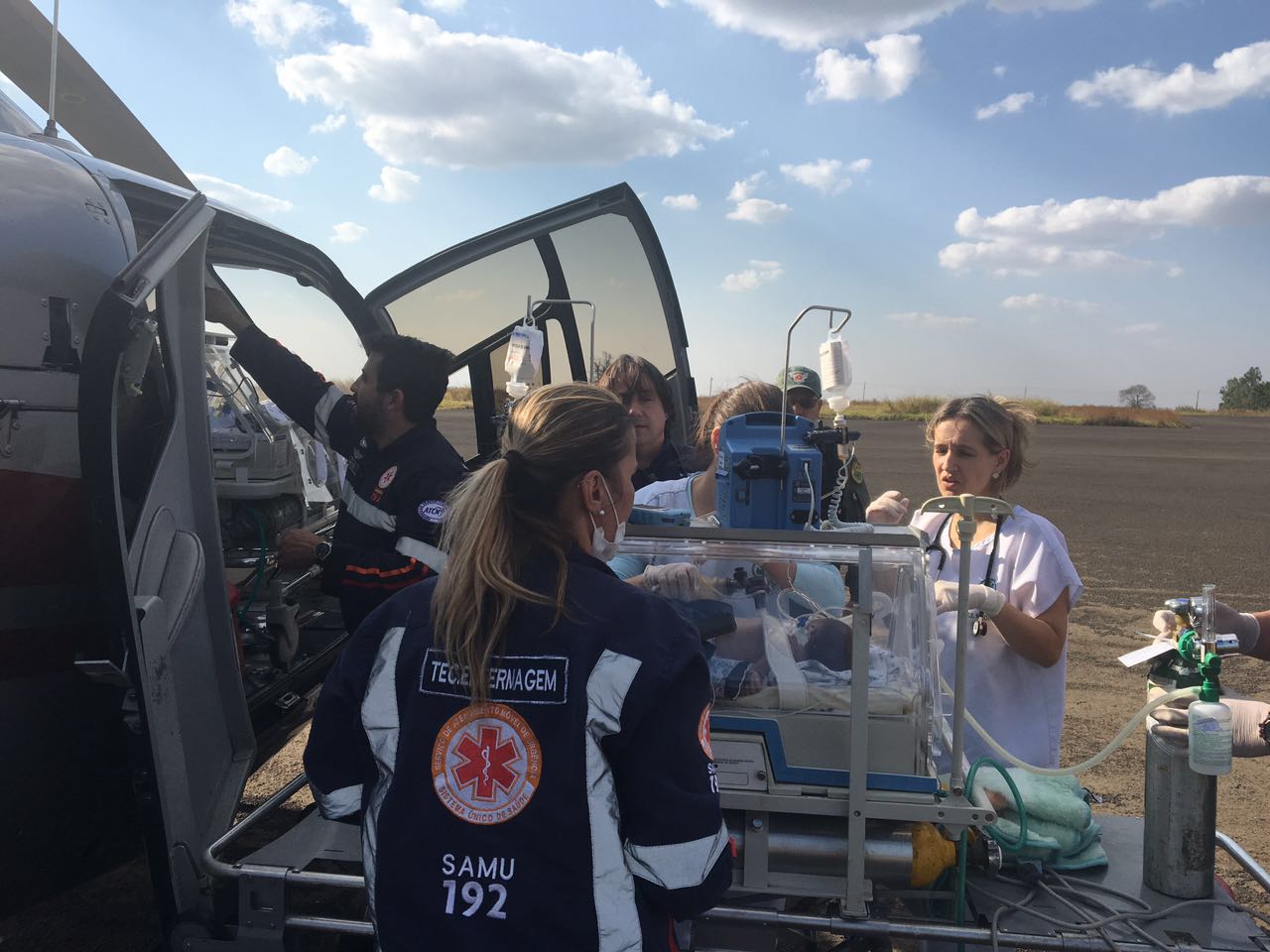 Falcão 03 do Graer transporta recém-nascido de 5 dias de Paranavaí para Londrina Falcão 03 do Graer transporta recém-nascido de 5 dias de Paranavaí para Londrina