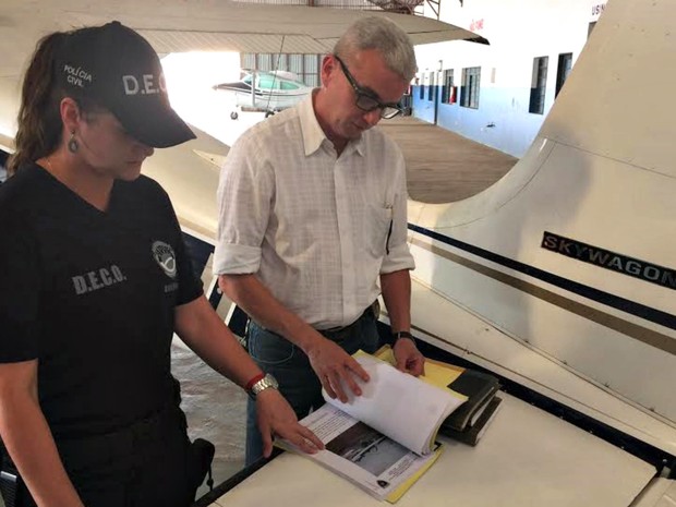 Aeronave foi apreendida e condenada após verificação da polícia e perito (Foto: Graziela Rezende/G1 MS) Aeronave foi apreendida e condenada após verificação da polícia e perito (Foto: Graziela Rezende/G1 MS)