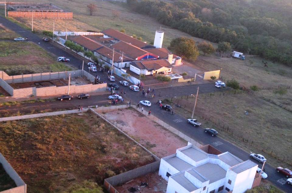 Base de Rio Preto apoia policiamento em ocorrência de roubo e marginais são presos Base de Rio Preto apoia policiamento em ocorrência de roubo e marginais são presos