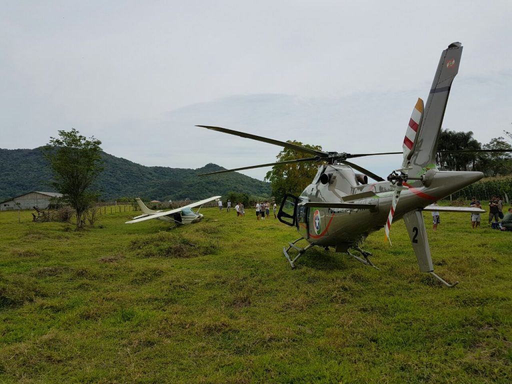 Águia 02 resgata piloto de avião acidentado nas imediações do Aeroclube Santa Catarina