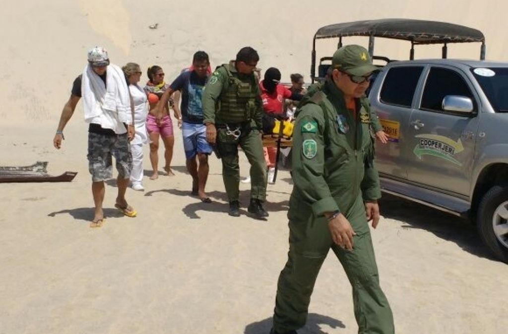 Fênix 01 resgata turistas europeus que sofreram acidente com buggy em Jijoca de Jericoacoara