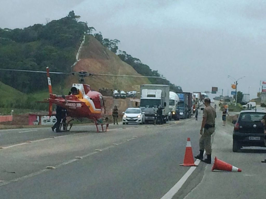 Arcanjo 03 faz seu primeiro resgate e socorre vítima de acidente na BR-470