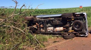 Helicóptero socorre vítima de capotamento na PR-340