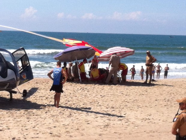 Equipe médica do Falcão 03 fez procedimento para reanimar o adolescente, após o resgate. (Foto: Maria Salete Zimmermann Sachser)