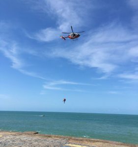 Homem foi resgatado após chamado à Coordenadoria Integrada de Operações de Segurança (Ciops). ( Foto: Reprodução )