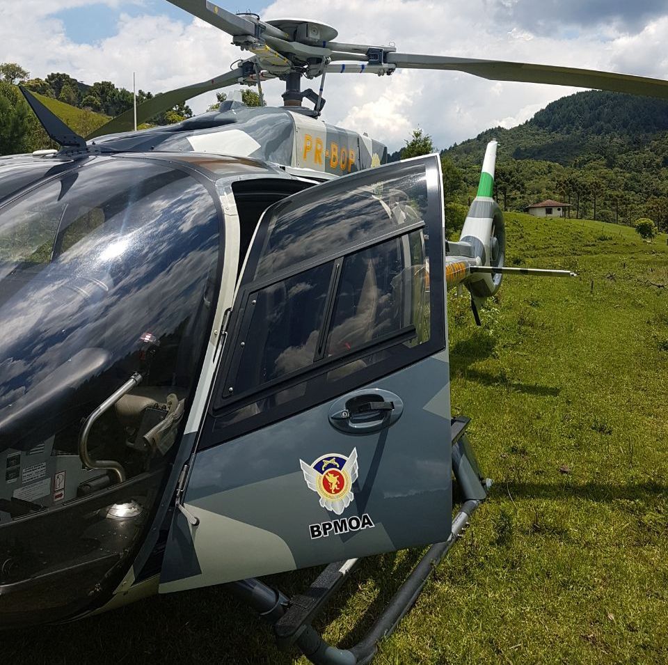 Helicóptero Falcão 04 resgata homem ferido na trilha do Pico Paraná
