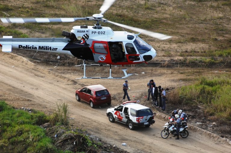 Acima do chão: briefings sobre o patrulhamento proporcionam uma boa oportunidade para ajudar os policiais em terra