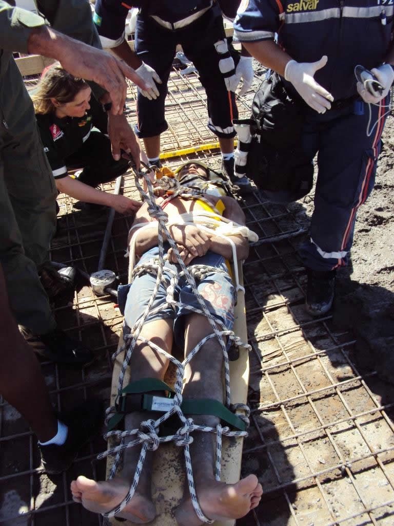 MD 500 do GPMA/RS resgata ferido em obra