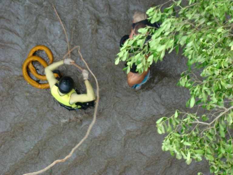 Resgate de pessoas perdidas em manguezal – Joinville/SC