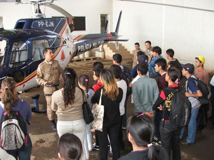 “O helicóptero e a 3ª Lei de Newton” desenvolvido pelo CORPAer/PMMG