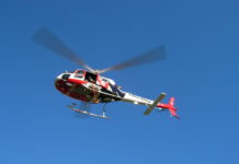 Águia da PM resgata vítimas de acidente com lancha em Itanhaém, SP