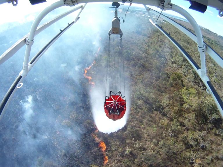 IBAMA promove treinamento de carga externa e combate a incêndios florestais com helicópteros