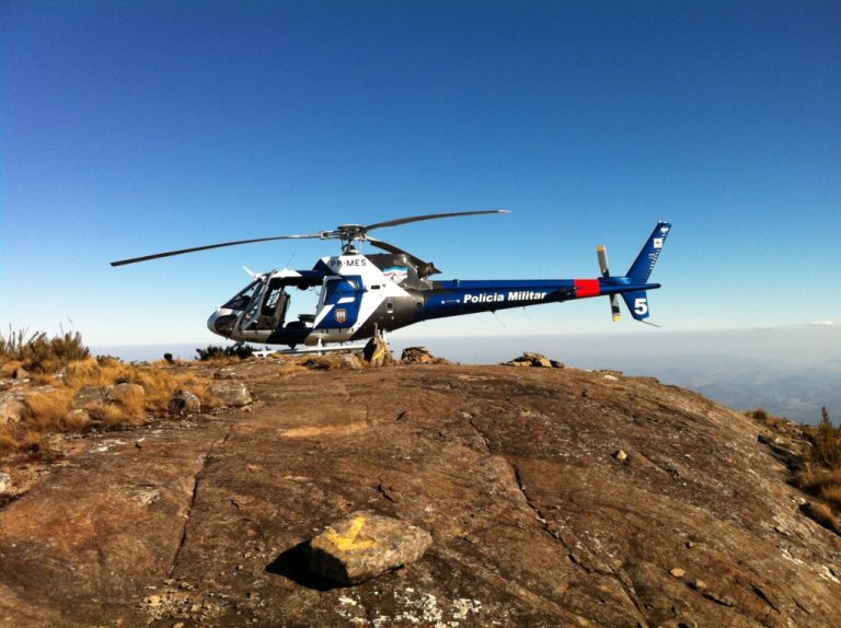 Professor infarta no Pico da Bandeira e é resgatado pelo NOTAer/ES