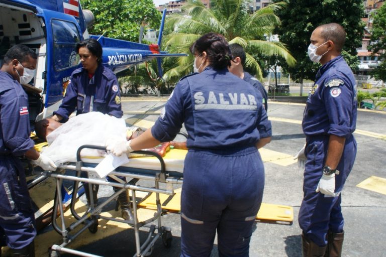 Grupamento Aéreo da PM da Bahia socorre 10 vítimas em tragédia em Itaparica