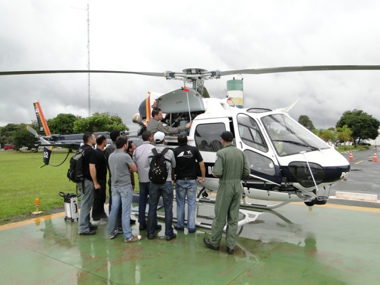 Alunos de Mecânica visitam a Base do BAVOP/DF