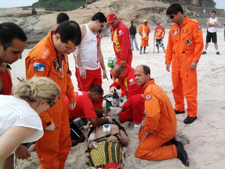 GOA/RJ realiza salvamento de afogado