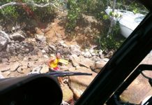 Águia 18 realiza salvamento de tripulação de embarcação que colidiu com encosta no litoral de SP