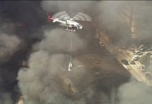 Águia resgata 11 pessoas de prédio em chamas no centro de São Paulo