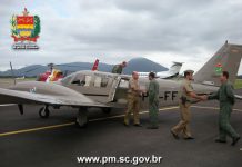 Comandante-geral em missão com avião da Polícia Militar/SC