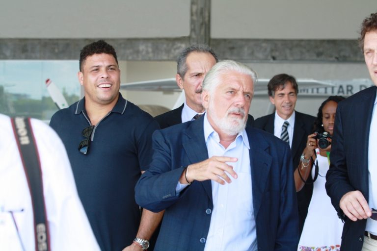 Autoridades vistoriam obras do estádio da Fonte Nova na Bahia