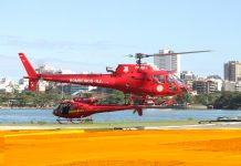 Corpo de Bombeiros e Polícia Civil resgatam vítima de acidente com parapente na Pedra da Gávea, RJ