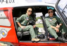 Vestida de macacão de voo, Eliana mostra a rotina do GRPAe/SP