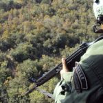 O helicóptero Águia 04 realizou patrulhamento na rodovia MT 070 que liga as cidades de Cuiabá e Chapada dos Guimarães, com vista a evitar a incidência de sinistros frente a grande circulação de veículos por aquela via com o final do feriado da Semana Santa.