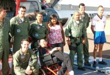 Aluno da APAE realiza o sonho de conhecer helicóptero Águia