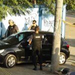 O corpo foi encontrado neste sábado dentro de um carro, em Bangu, na zona oeste do Rio, área onde o traficante atuava e ainda não coberta pelas Unidades de Polícia Pacificadora (UPPs). Foto: Fernando Quevedo/Agência O Globo