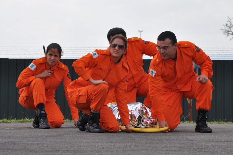 Médicos e enfermeiros recebem treinamento em Transporte Aeromédico pelo CBMDF