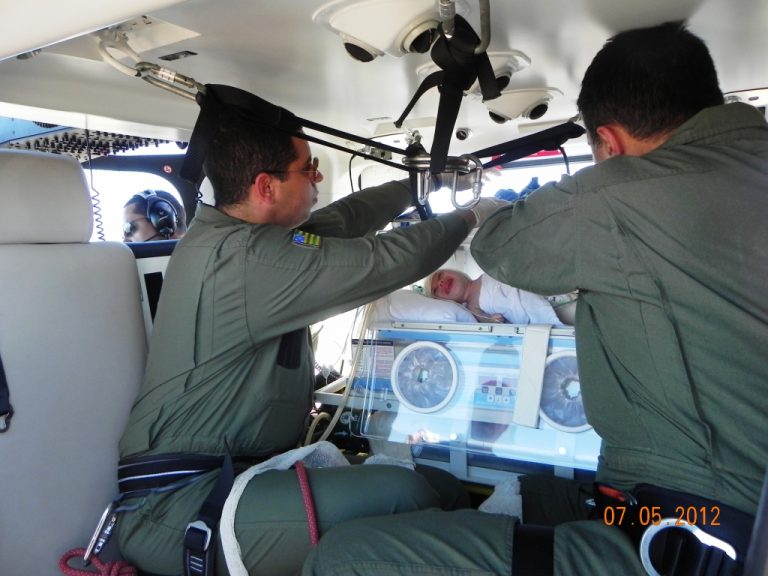 Bombeiro 01 realiza transporte aeromédico de criança em Goiás